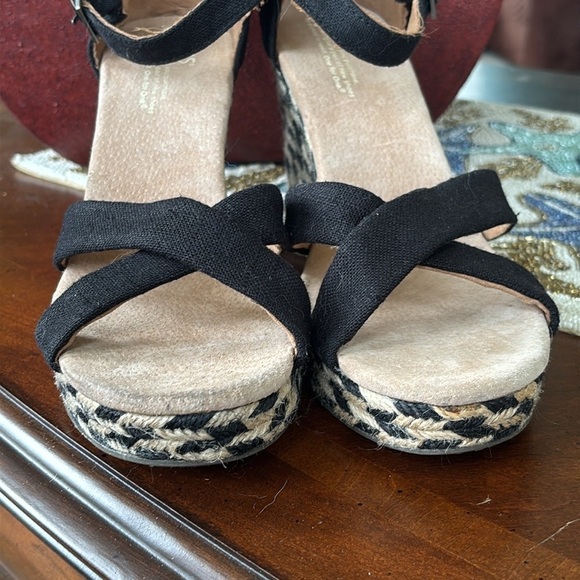 Brand New Toms Black Canvas Chevron Wedge Sandals Espadrille Ankle Strap Heels - Picture 7 of 14